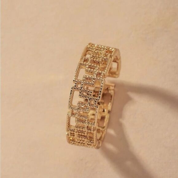 Gold Hollow Out Design Ring - Picture 3 of 3